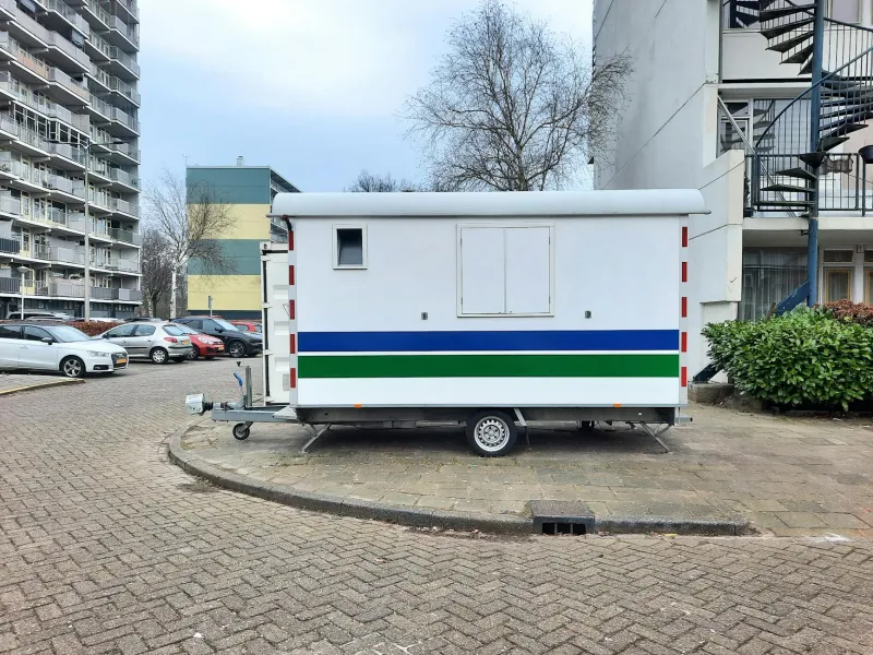 Earl's Empire: When Your Local Used Car Dealer Actually Knew Every Rust Spot by Heart